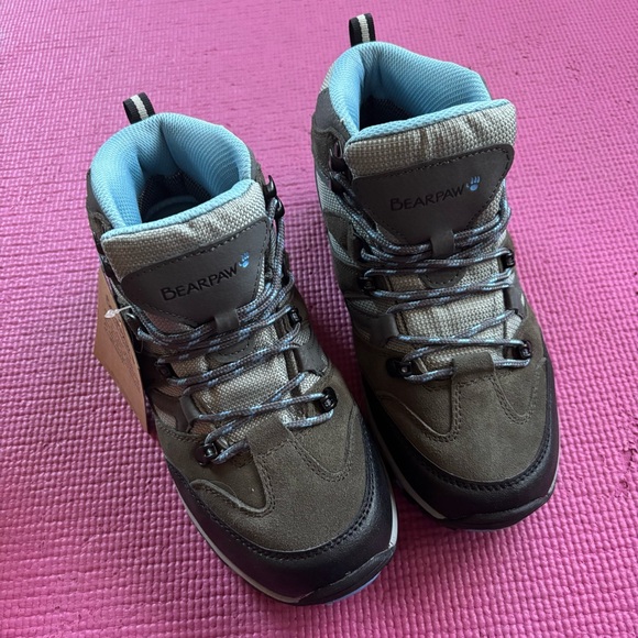 ๐ป BearPaw Gray Suede Hiking Boots - Wide ๐ป - Picture 6 of 16